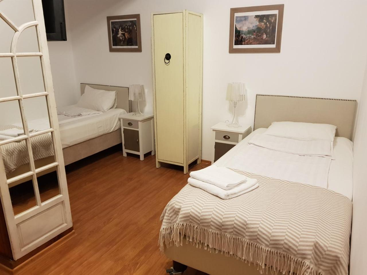 בוקרשט Nonna Mia Hotel מראה חיצוני תמונה
