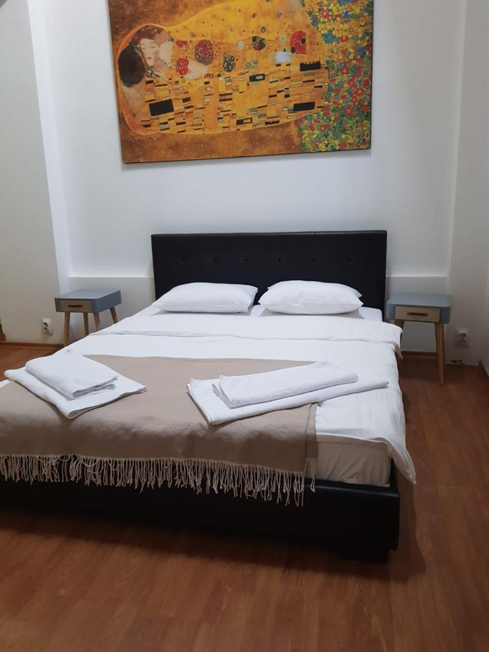 בוקרשט Nonna Mia Hotel מראה חיצוני תמונה