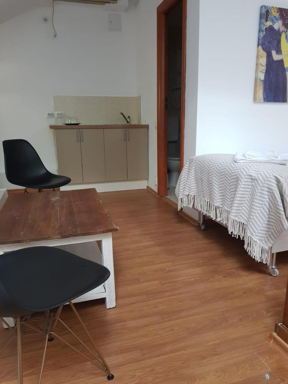 בוקרשט Nonna Mia Hotel מראה חיצוני תמונה