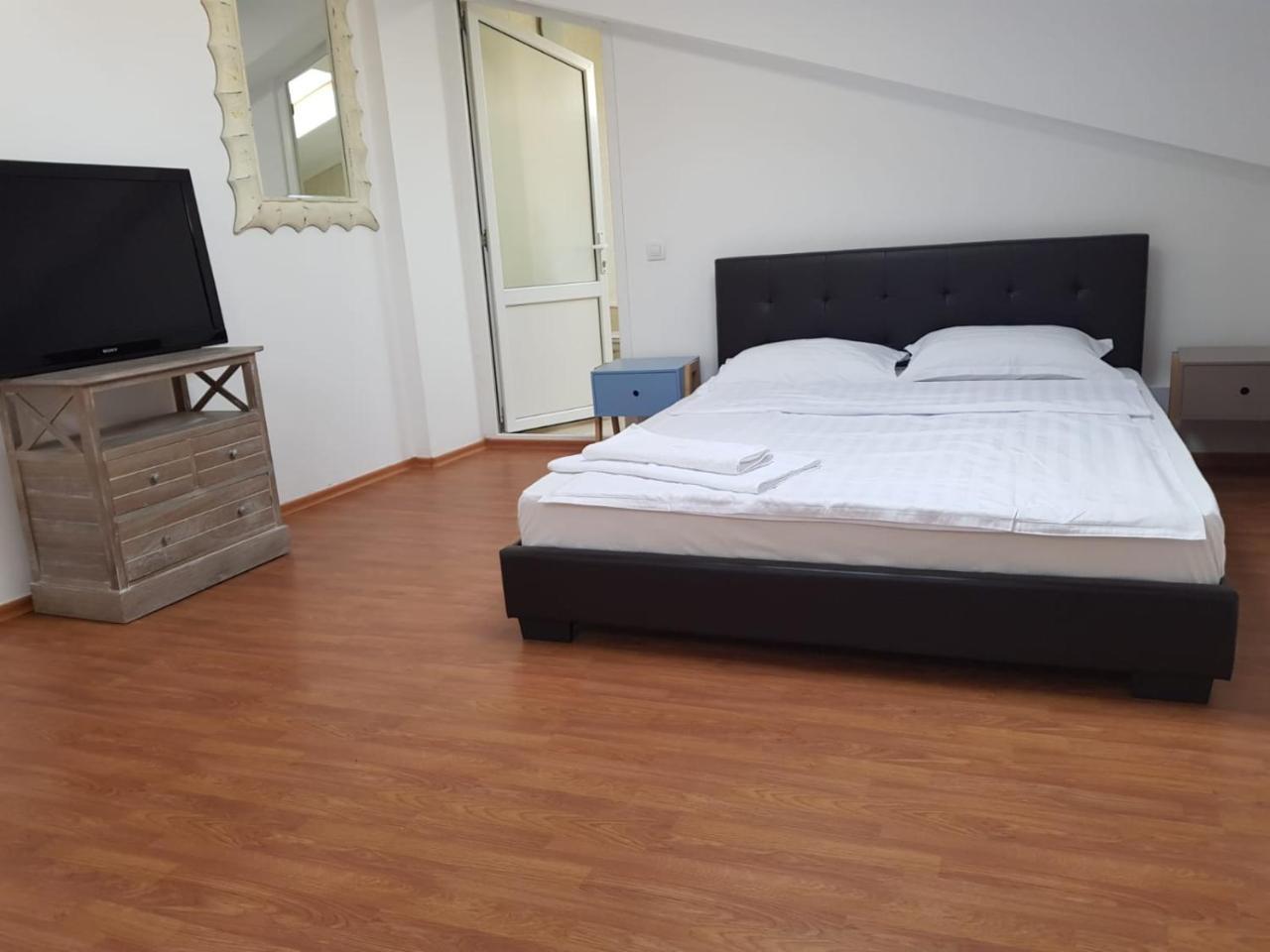 בוקרשט Nonna Mia Hotel מראה חיצוני תמונה