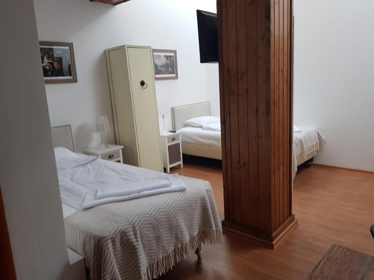 בוקרשט Nonna Mia Hotel מראה חיצוני תמונה