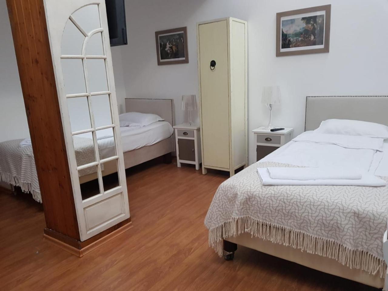 בוקרשט Nonna Mia Hotel מראה חיצוני תמונה