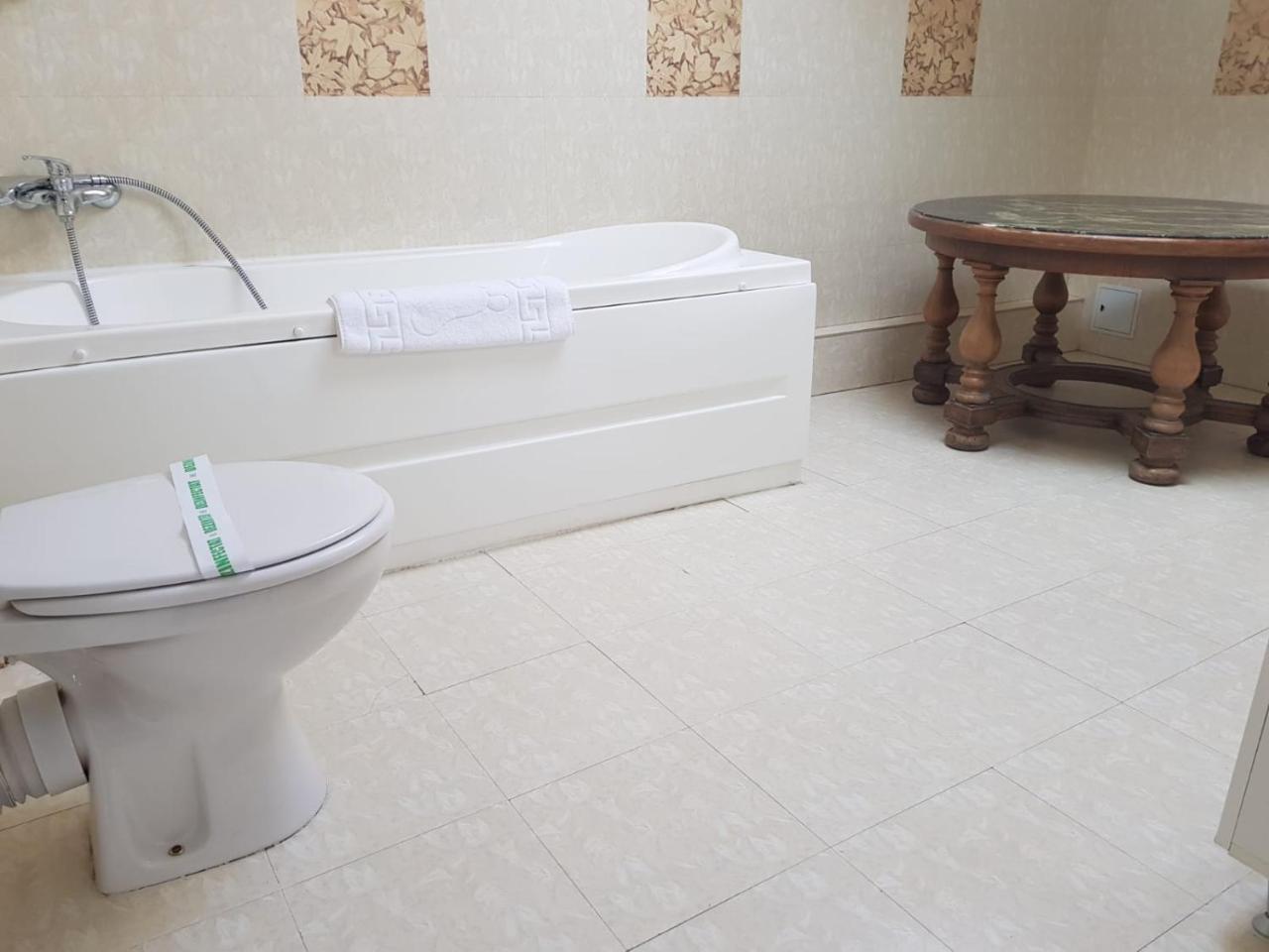 בוקרשט Nonna Mia Hotel מראה חיצוני תמונה